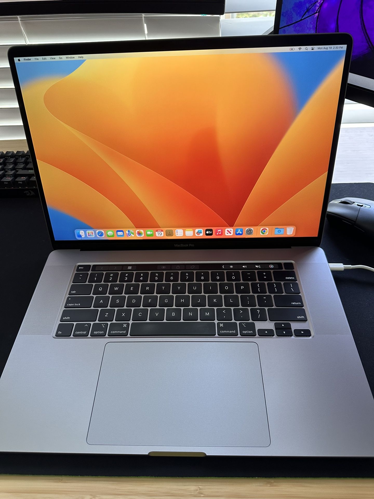 MacBook Pro 16” Intel i9 2.40GHz 32GB RAM 1TB A2141