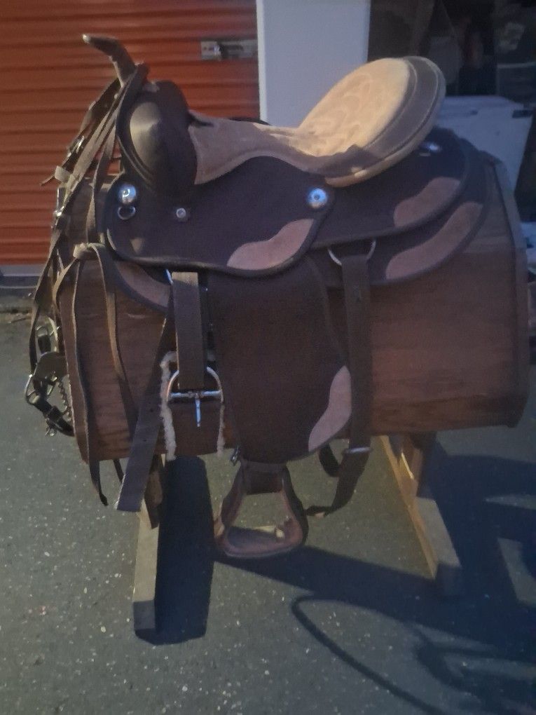 Lightweight Saddle