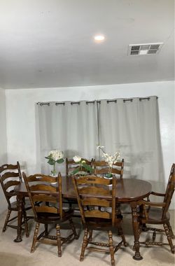Solid Wood Extendable Dining Table & 6 Chairs / Comedor de Madera Solida y 6 Sillas