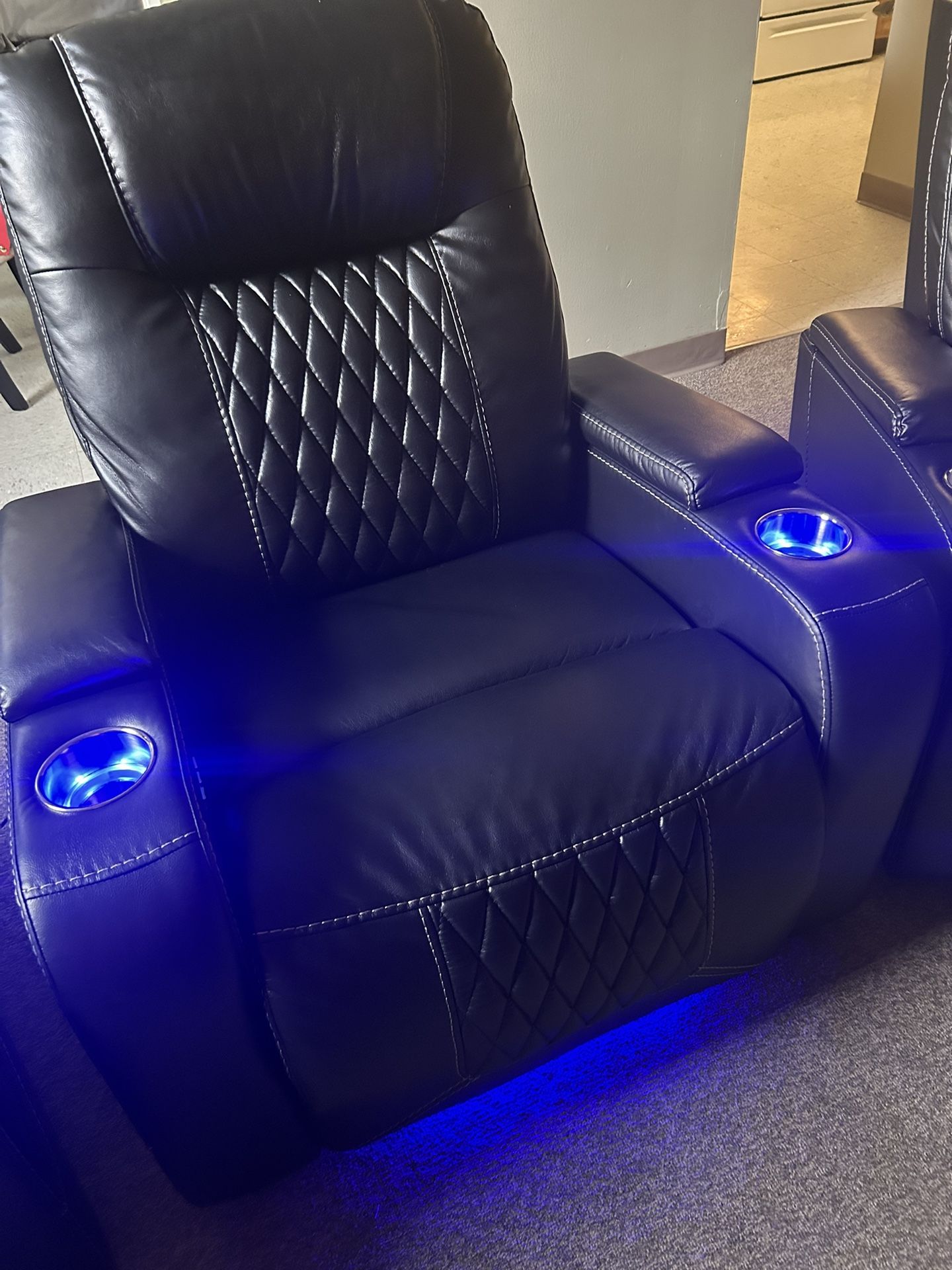4 Movies Theaters Reclining Chairs And Table