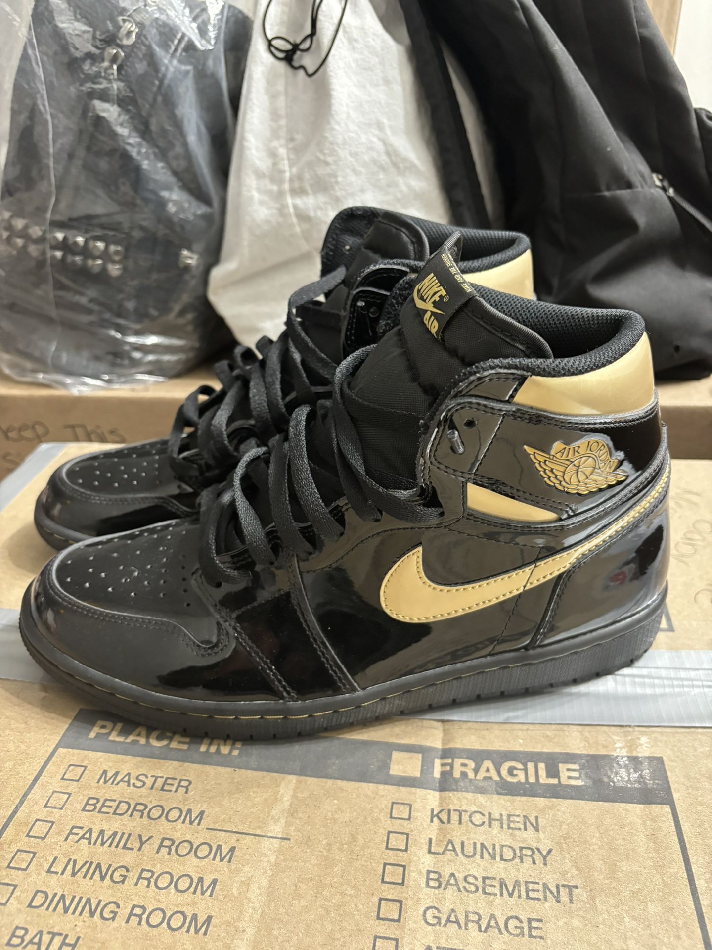 Jordan 1 High Black/ Metallic Gold 