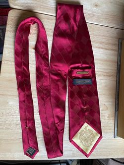 Hand tailored tie