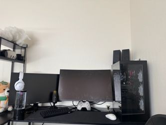 Gaming pc with monitors all setup
