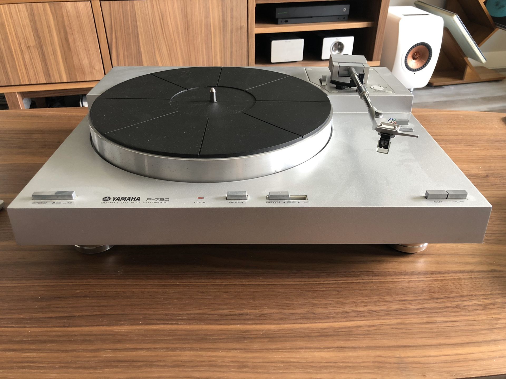 Yamaha PF-750 Turntable w/ Ortofon VMS 20E Mk II cartridge