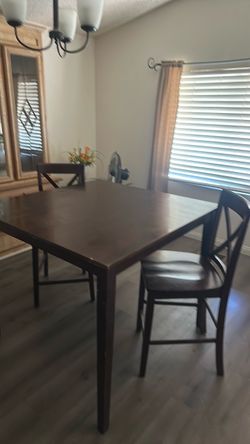 Dinette table with 2 chairs