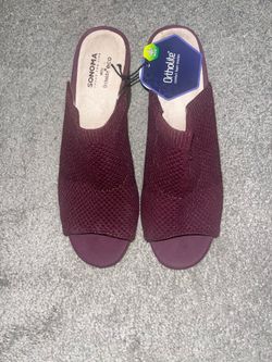 Purple/burgundy women’s shoes (7)