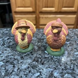 Vintage Avon Plastic Turkey Pair Of Salt and Pepper Shakers.  Preowned Never Used 