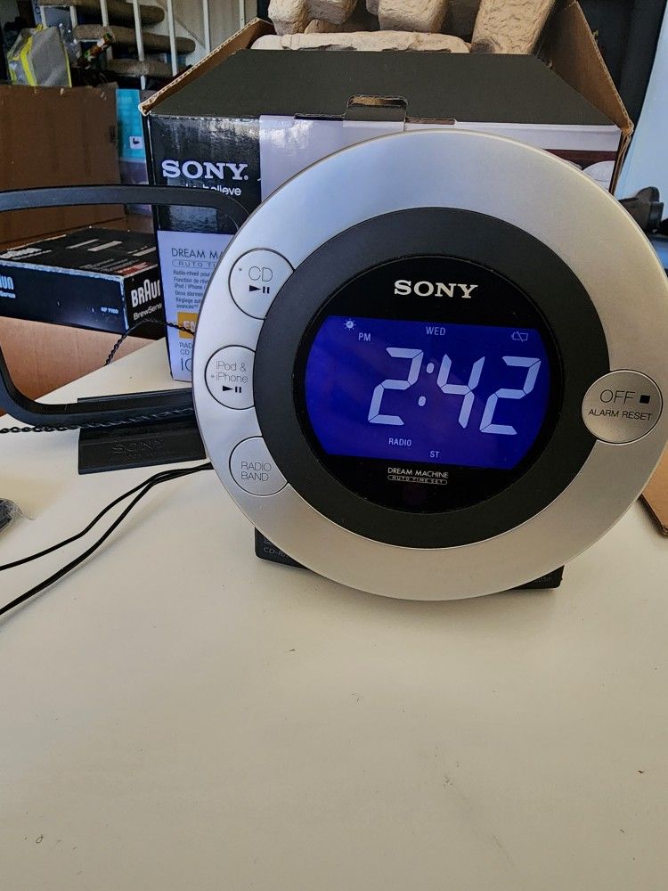 Sony Dream Machine alarm clock ICF-CD3IP