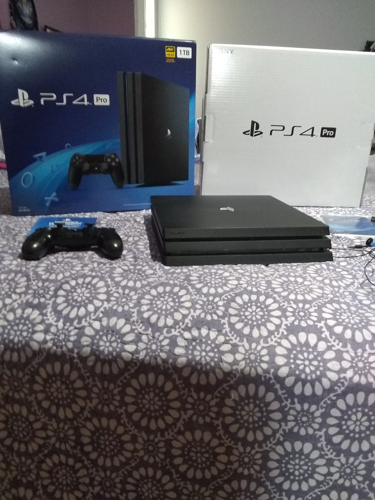PS4 PRO AND MINECRAFT GAME