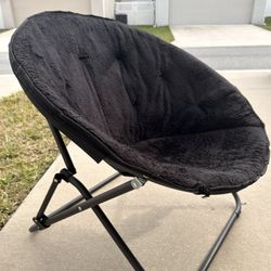 Selling a beautiful black folding chair.