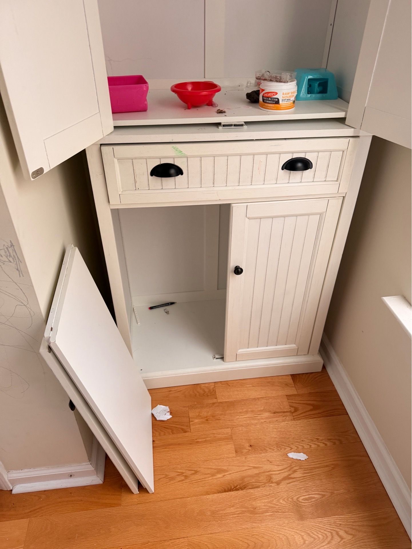 Storage cabinet