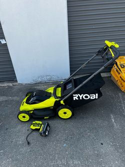 Self propelled lawn mower with 6ah battery and charger