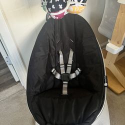 4moms Mamaroo Multi-Motion Swing - Bluetooth Compatible! 