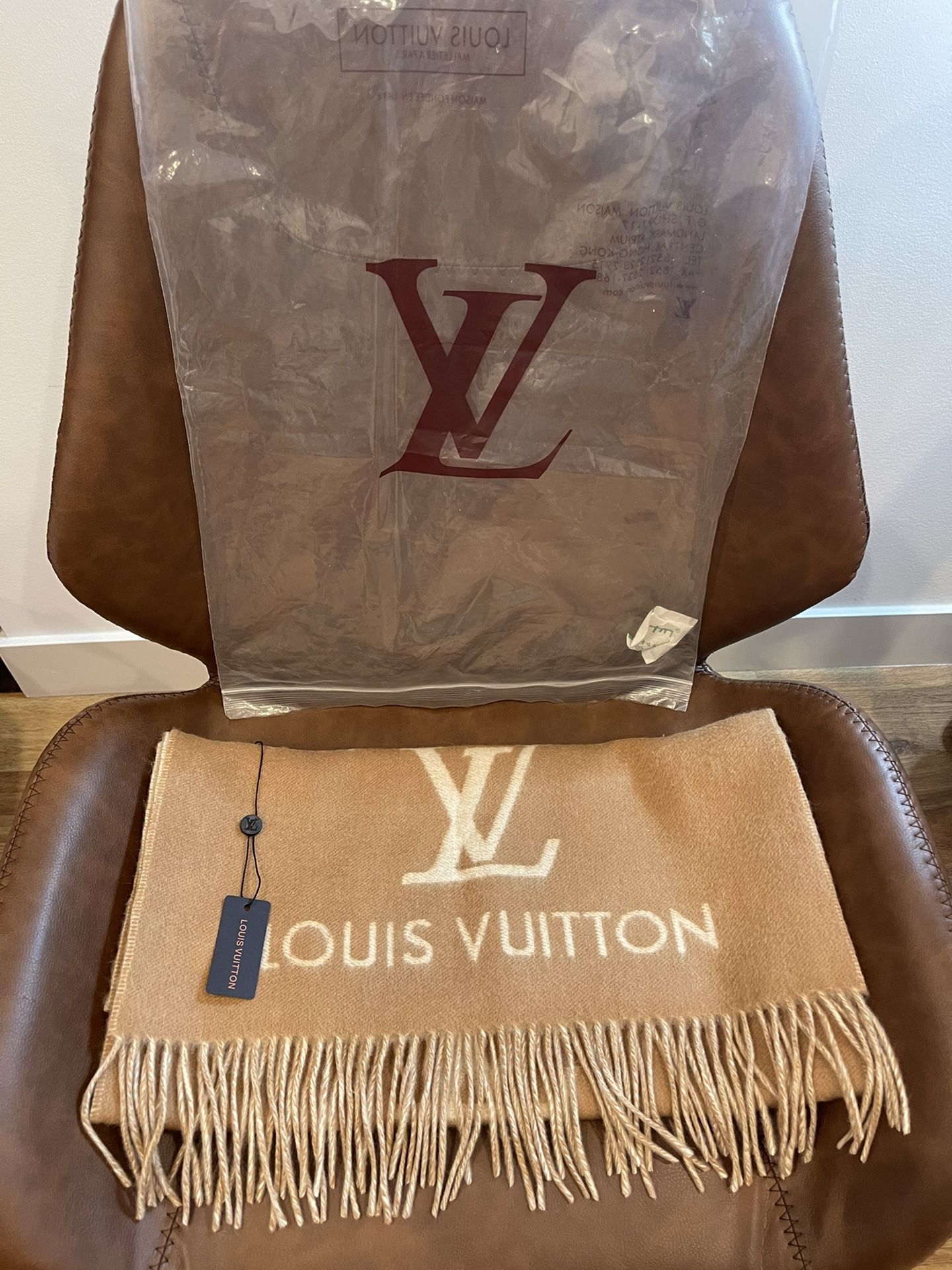 Louis Vuitton, Reykjavik Gradient Scarf, Cashmere, Multicolor, Unisex, New  for Sale in Newport Beach, CA - OfferUp