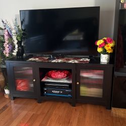 60 Inch TV stand + 50 Inch TV 