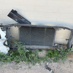 Radiator Support Off Of A 2007 Chevy Suburban 