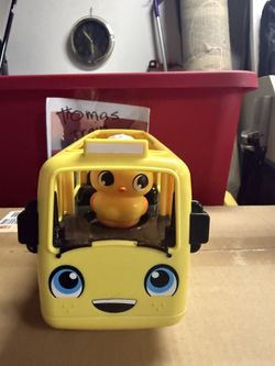 Bus Toy With Three Animals