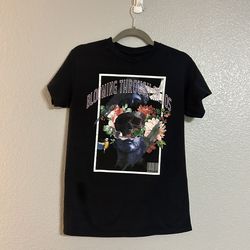 Women’s black white pink flower graphic T shirt size small