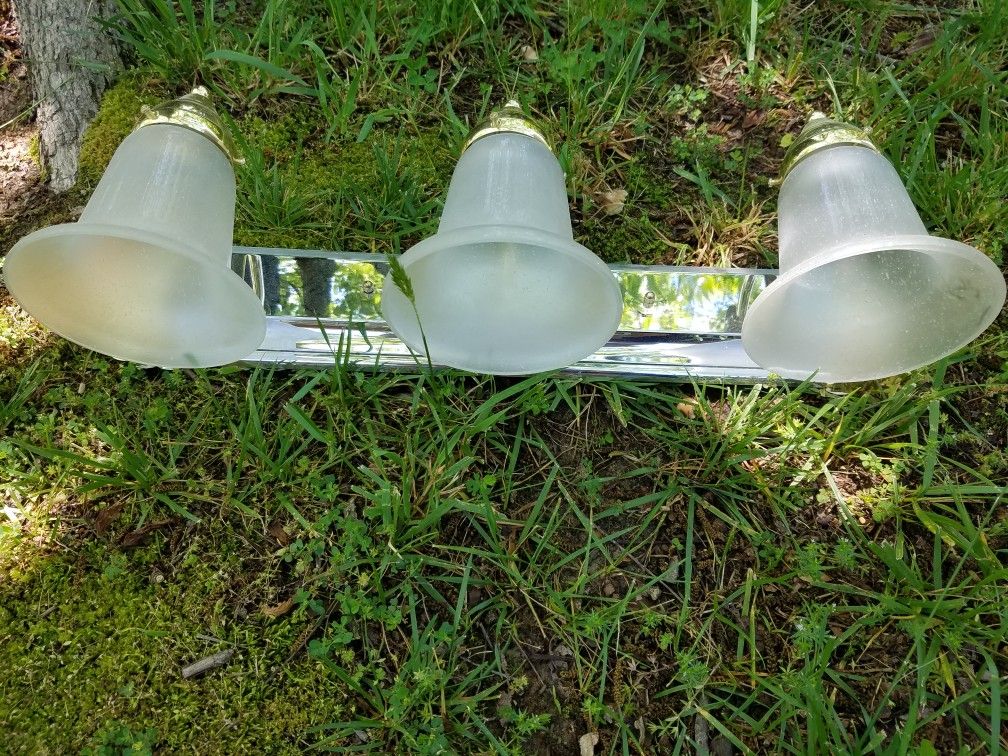 3 bulb light fixture