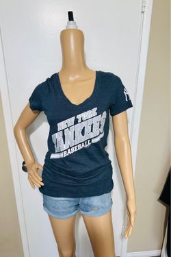 5th & Ocean Women’s New York Yankees V Neck Shirt Size Small