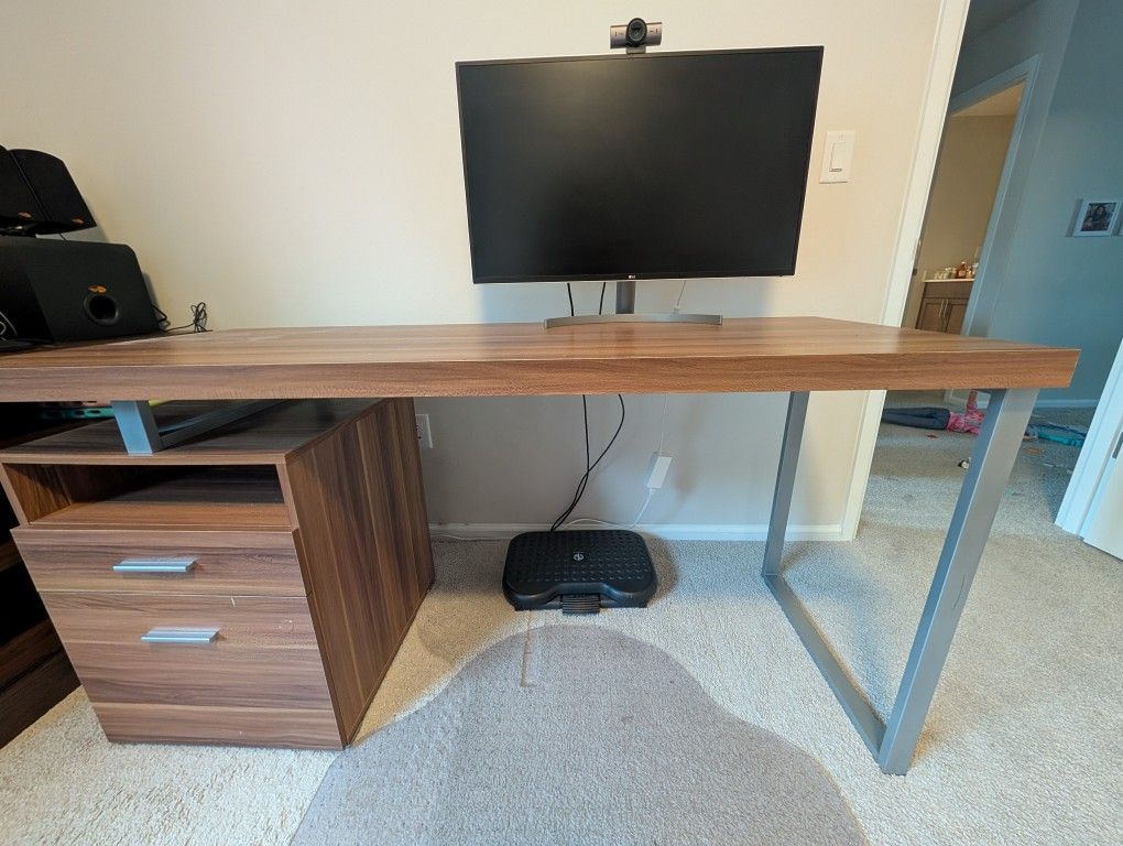 60" Desk With Drawers