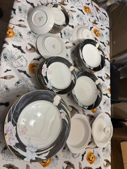 Porcelain Dinnerware Set with Floral Pattern