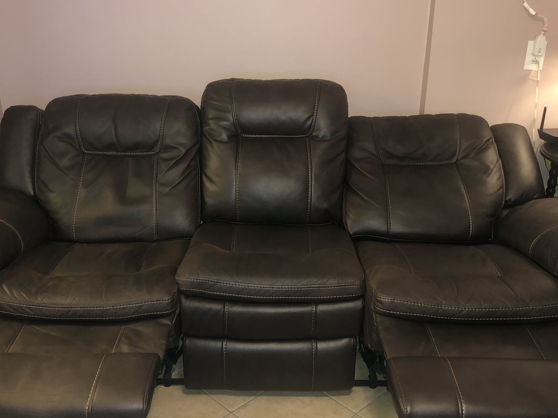 1 Recliner Couch. Electric