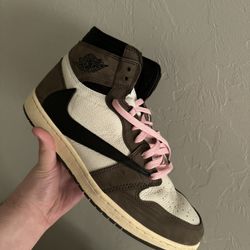 Travis Scott Jordan 1