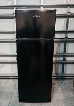 E-Macht Black Top-Freezer Refrigerator 7.7 lbs