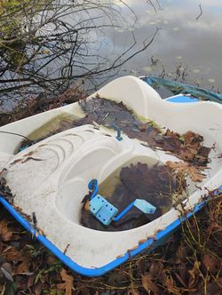 Paddle Boat With Top Great shape 