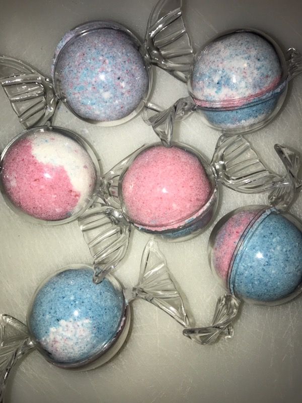 Fizzy bath bombs