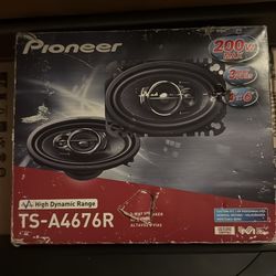 2 Spekers and  2000 W amp