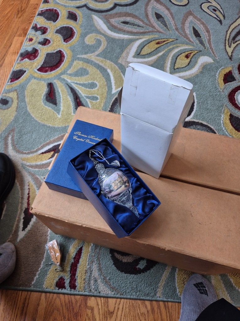 Thomas Kinkade's Crystal Ornament 