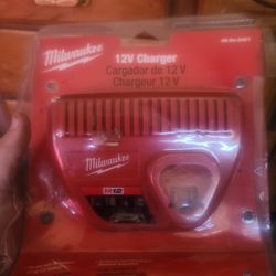Milwaukee 12 V M12 Battery Charger