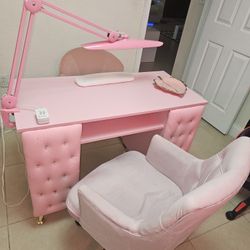 Mesa De Uñas Y Sillas 
