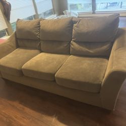 Living Spaces Jaylen II brown 3-seat sofa - OBO