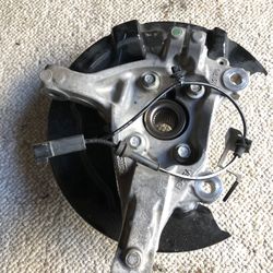 Hub with sensor (RH ) 2013-2017 Ford Fusion