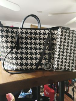 Michael kors bag with wallet