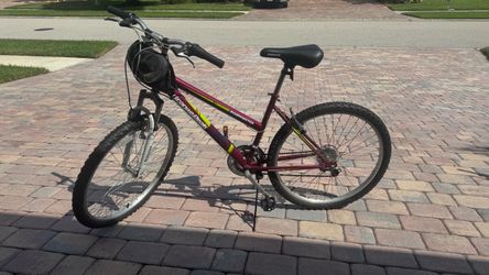 Roadmaster Granite Peak Mountain Bike in excellent condition. Only used couple of times.