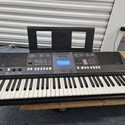 Yamaha PSR-E423 61-Key Portable Keyboard....works great!