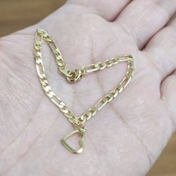 Baby Heart bracelet 14k gold plated. Pulsera laminada  de bebe en oro 14k  Size 7" 