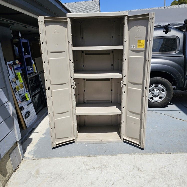 Suncast Outdoor Plastic Storage Cabinet, Garden Shed, Good Condition