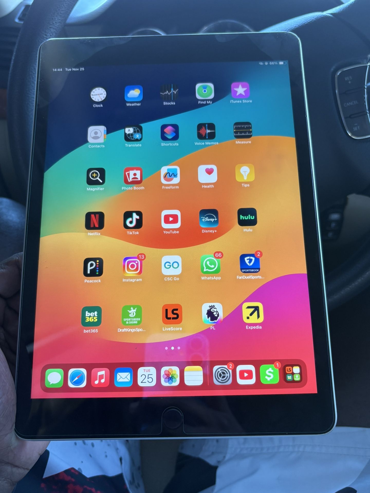 Ipad 9th Generation Super neat , Everything Works 100%