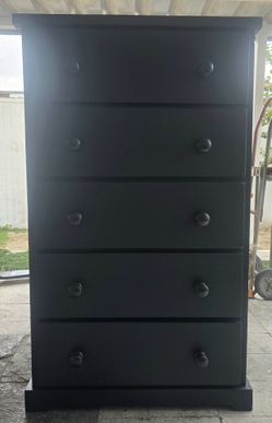 Tall dresser. 5 drawers. Nice!