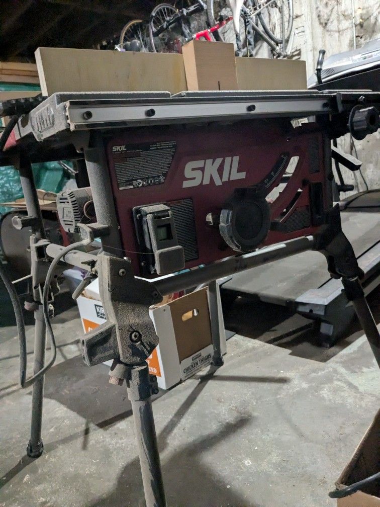 SKIL RT1323-01 Router Table and 10Amp Fixed Base Router Kit
