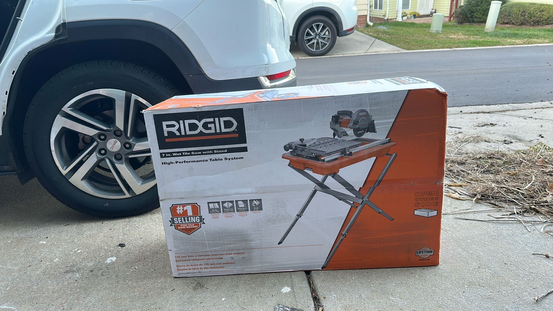  RIDGID  7 Inch . Wet Tile Saw With Stand 