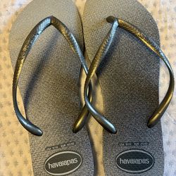 NEW - Genuine Havaianas Glitter Flip Flops  in Green or Purple - W9/10