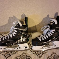 Ccm Ribcor Hockey Skate Intermediate 5.5 Size Wide Width Fits Like A Regular