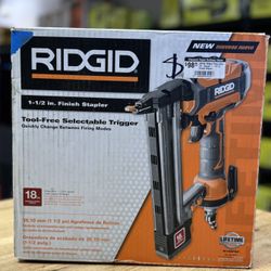 Pneumatic 18-Gauge 1-1/2 in. Finish Stapler with Contractor's Bag