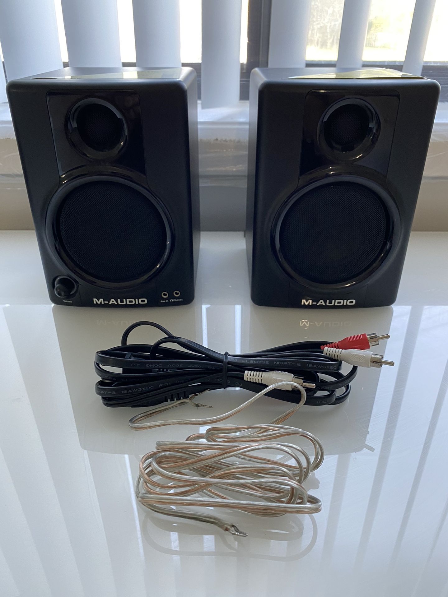 M-Audio AV-30 Studio Monitor Pair
